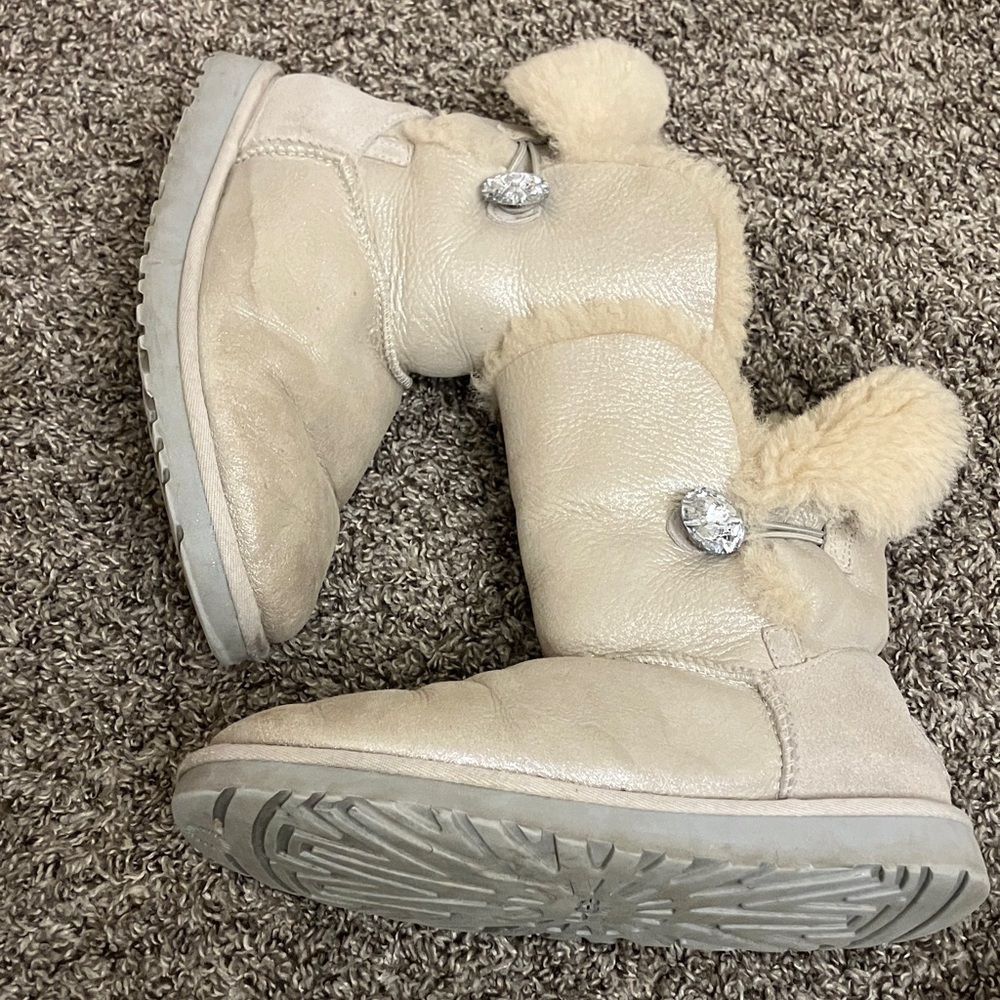 Ugg Mini Classic Boot, ivory/White Sparkle Fabric /Leather 1002174 , Size 8